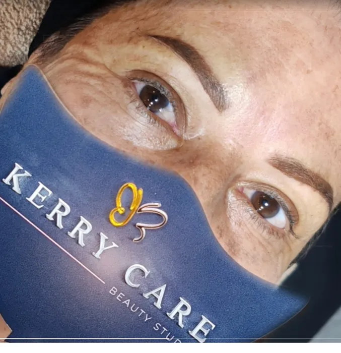 Micropigmentación de cejas efecto maquillaje